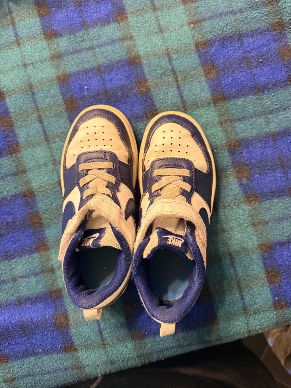 Nike Kids Sneakers in Navy and Cream
